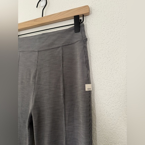 Vuori Lux Rib Split Bootcut Flare Textured Leggings in Heather Grey Size Small - Picture 4 of 11